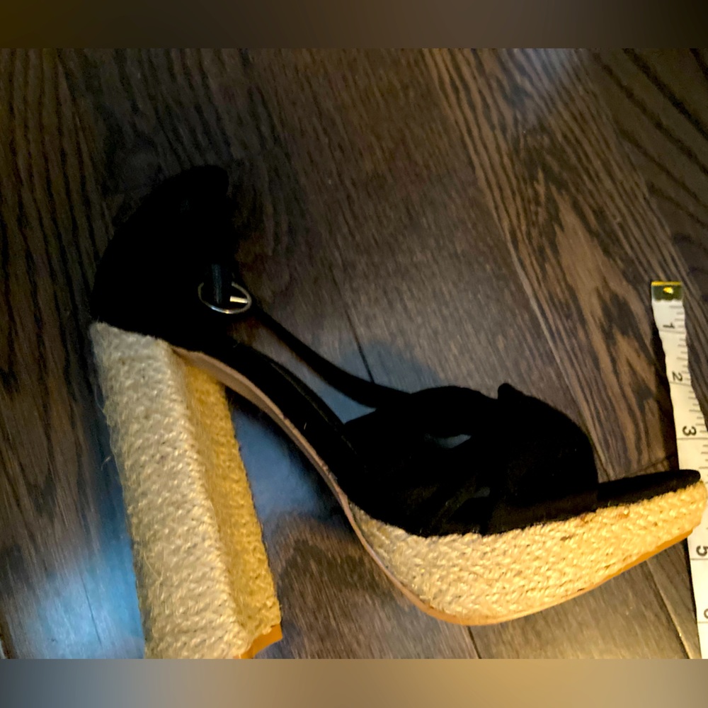 New Fashionova sandals size 6.